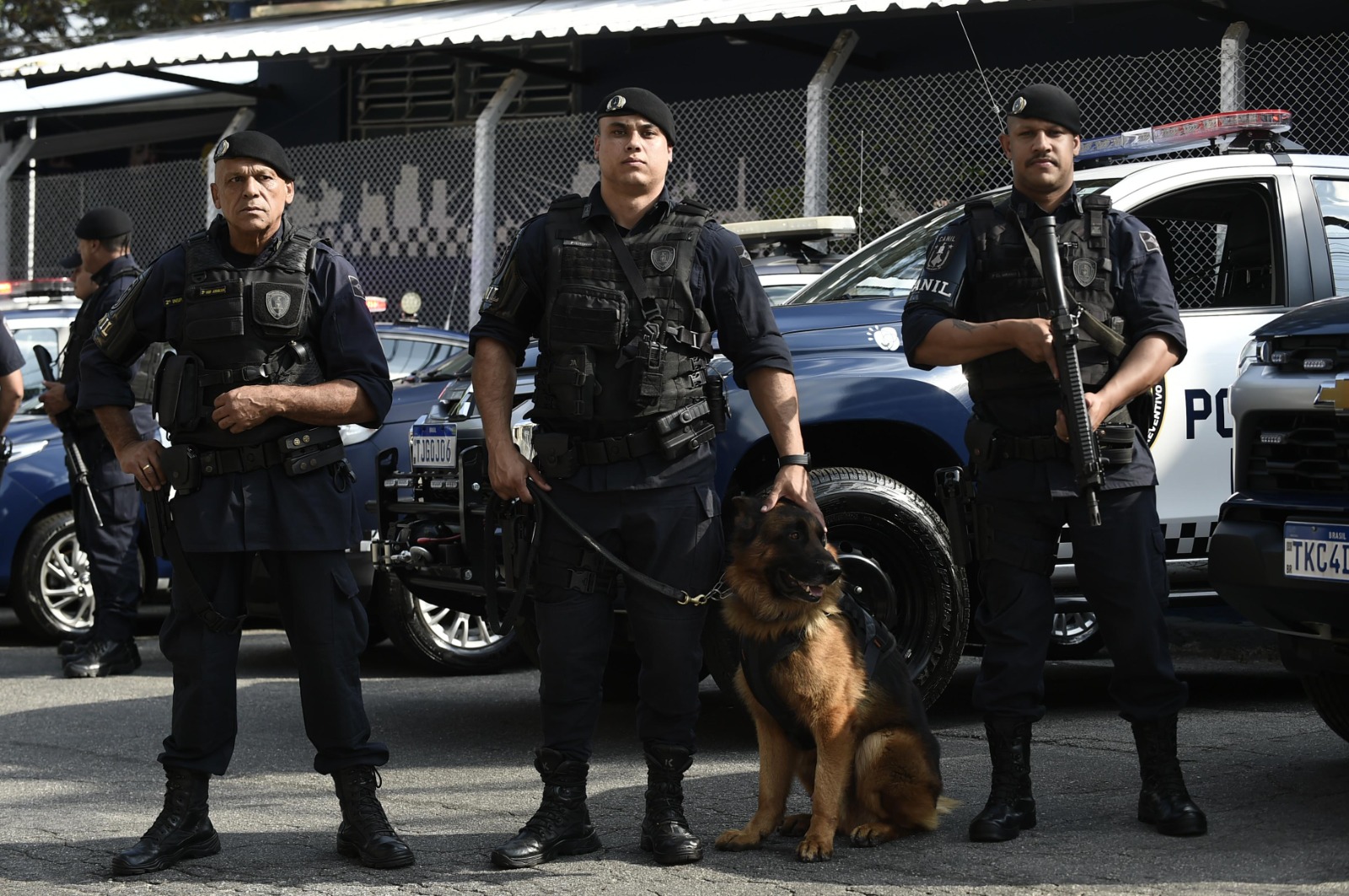 GCM de Guarulhos prende traficantes, captura foragido e recupera veículo roubado em operação integrada